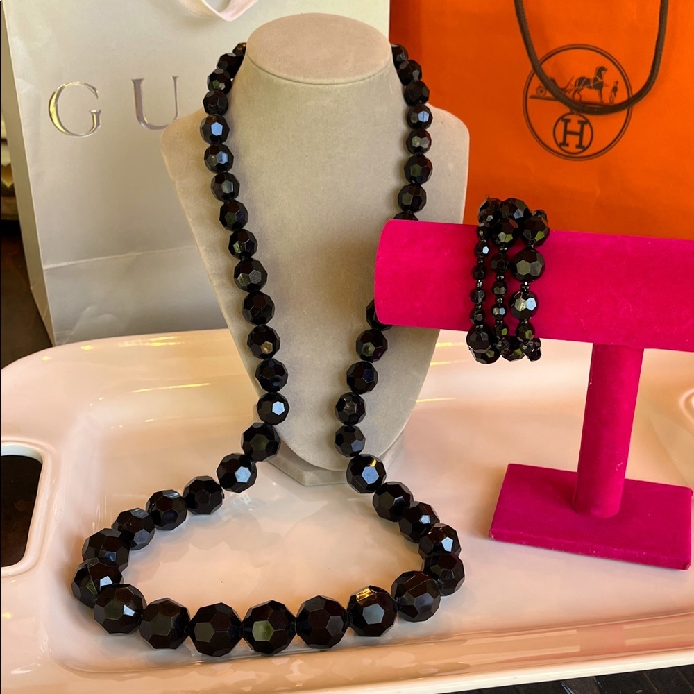 Elegant Black Beaded Necklace and Bracelet Set